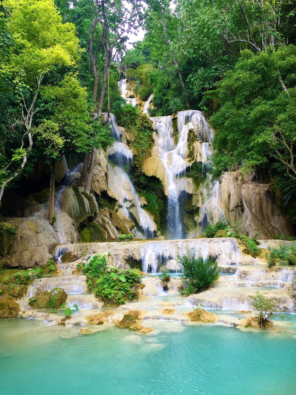 Cascadas Kuang Si – Una piscina azul espectacular guas&nbsp;abajo
