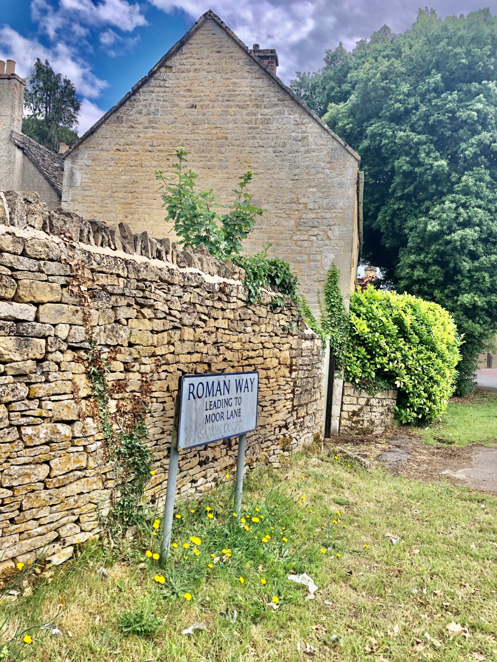 The Cotswolds Outstanding Hike –  30 Km – Bledington – Icomb  –  Bourton-On-The-Water- Oxfordshire Pathway