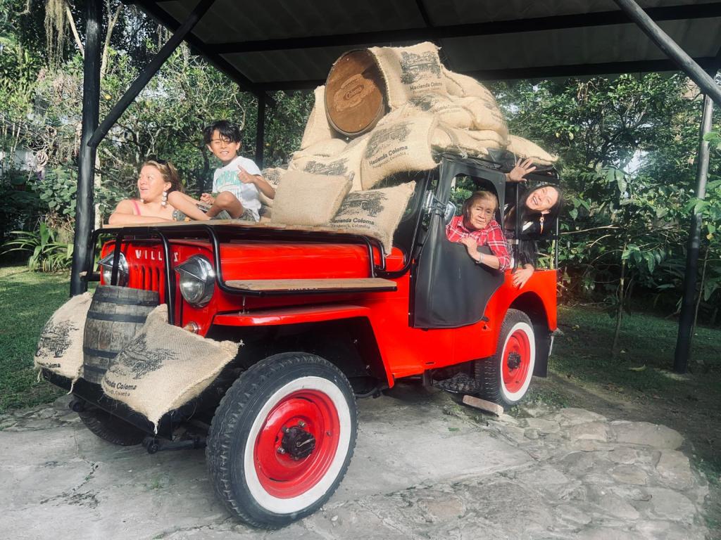 Un Viaje Familiar a Hacienda Coloma: Café, Naturaleza y&nbsp;Memorias