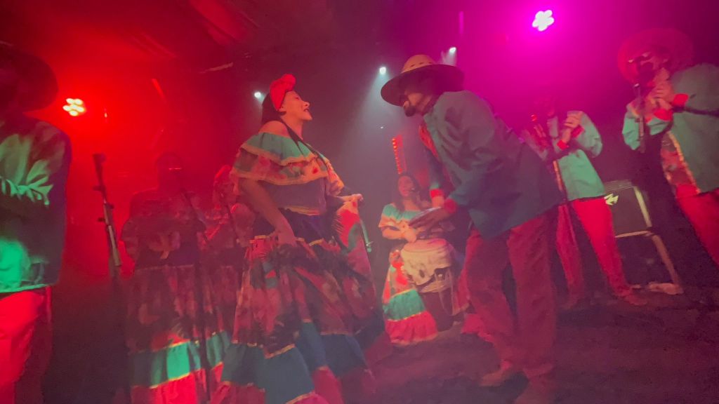 Entre el ritmo y el algoritmo; una reflexión sobre la música, el mercado y el&nbsp;alma